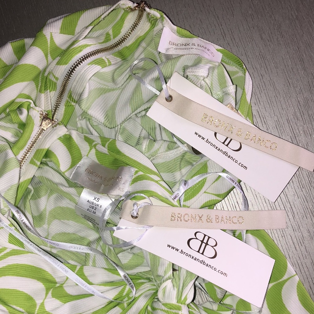 BRONX & BANCO SET Green and White Swirl Crop Top and Skirt Size XS
4 - Picture 13 of 16